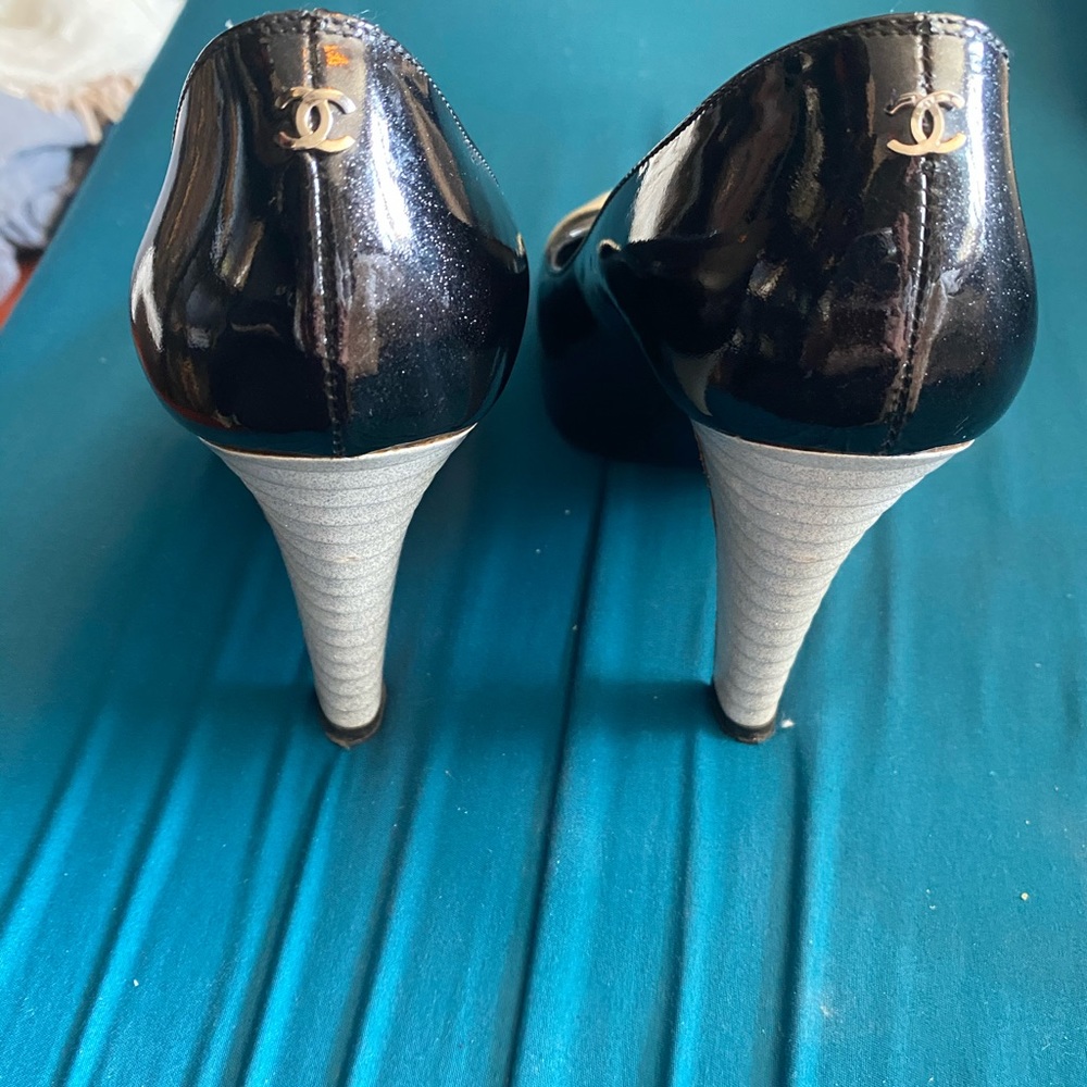 🎄🎄Chanel Sparkle Pumps black and silver